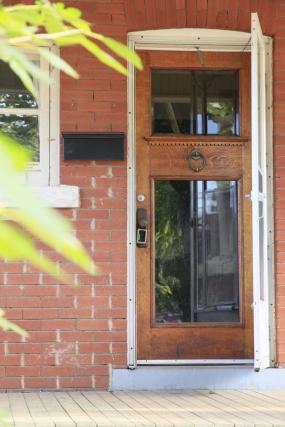 Property listing for 9 Barnesdale Ave. S., Hamilton, ON